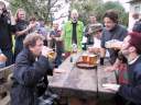 Kuste-und-Partner-beim-Bier.JPG