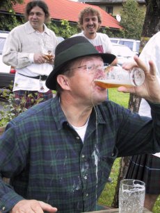 Frankla bei Bierlezupfen, Highlandgames 2001