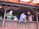wg2002_05-Schiri-beim-Bier.jpg